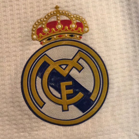 2016 Real Madrid jersey - Picture 3 of 4